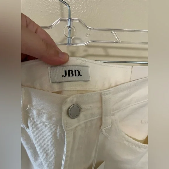 ✨NWT JBD White Denim Distressed Shorts Size M - Picture 10 of 13